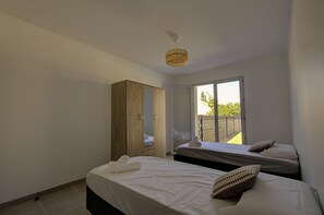 2 chambres, fer et planche à repasser, Wi-Fi gratuit, draps fournis