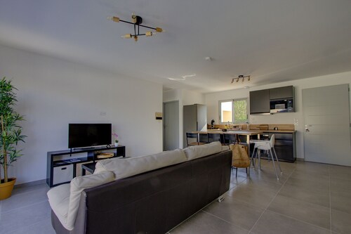 Villa neuve avec piscine privée au coeur du village - 4 pers.