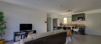 New villa with private pool in the heart of the village - sleeps 4