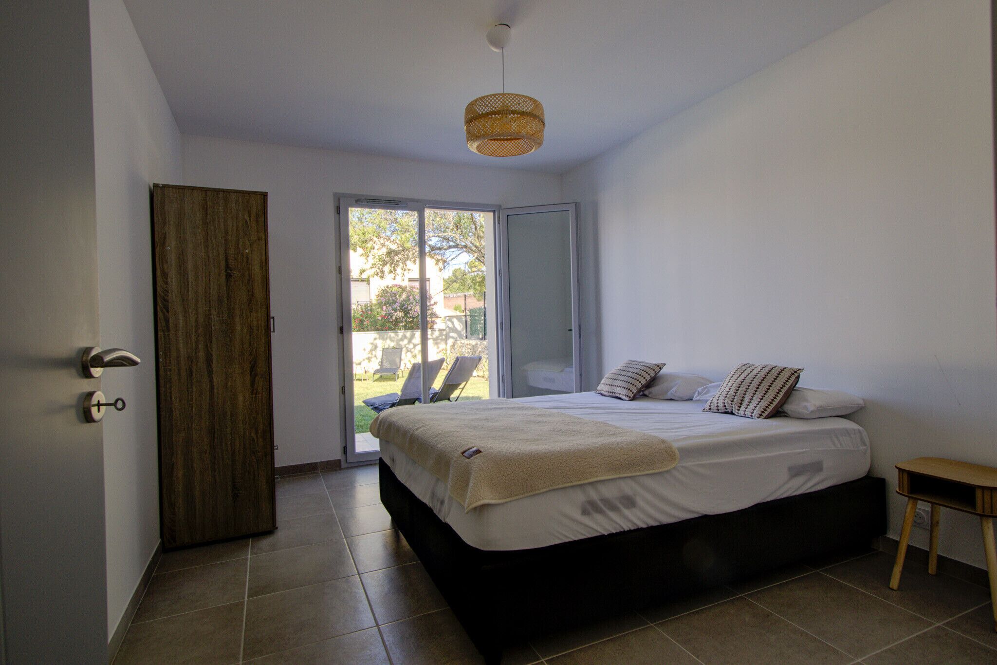 Iron/ironing board, free WiFi, bed sheets