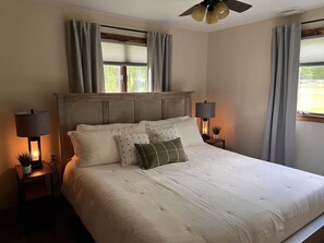 Tabla de planchar con plancha, wifi y ropa de cama 