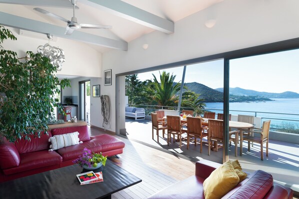 TV, fireplace, printers