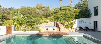 Propriété avec piscine & jacuzzi , 22 personnes