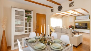 In-room dining - Mountain Beautiful by Fidalsa (Busot)