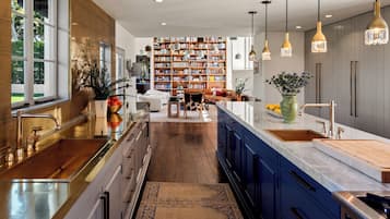 Luxury House, Multiple Beds, Pool Access, Pool View (Howard Hughes Estate ) | Private kitchen | Fridge, microwave, oven, stovetop