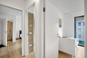 Familjelägenhet - flera sovrum - 2 badrum (Sole E Lago) | 2 sovrum, strykjärn/strykbräda, gratis wi-fi och sängkläder