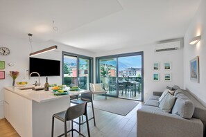 21-inch TV with cable channels - Sole E Lago (Riva del Garda)