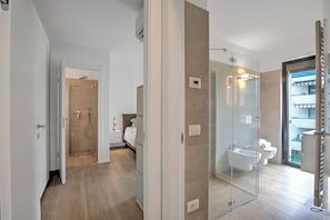 Appartement Familial, plusieurs chambres, 2 salles de bains (Sole E Lago) | Salle de bain