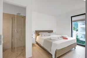 Apartamento família, 2 quartos, 2 banheiros (Sole E Lago) | 2 quartos, ferros/tábuas de passar roupa, roupa de cama