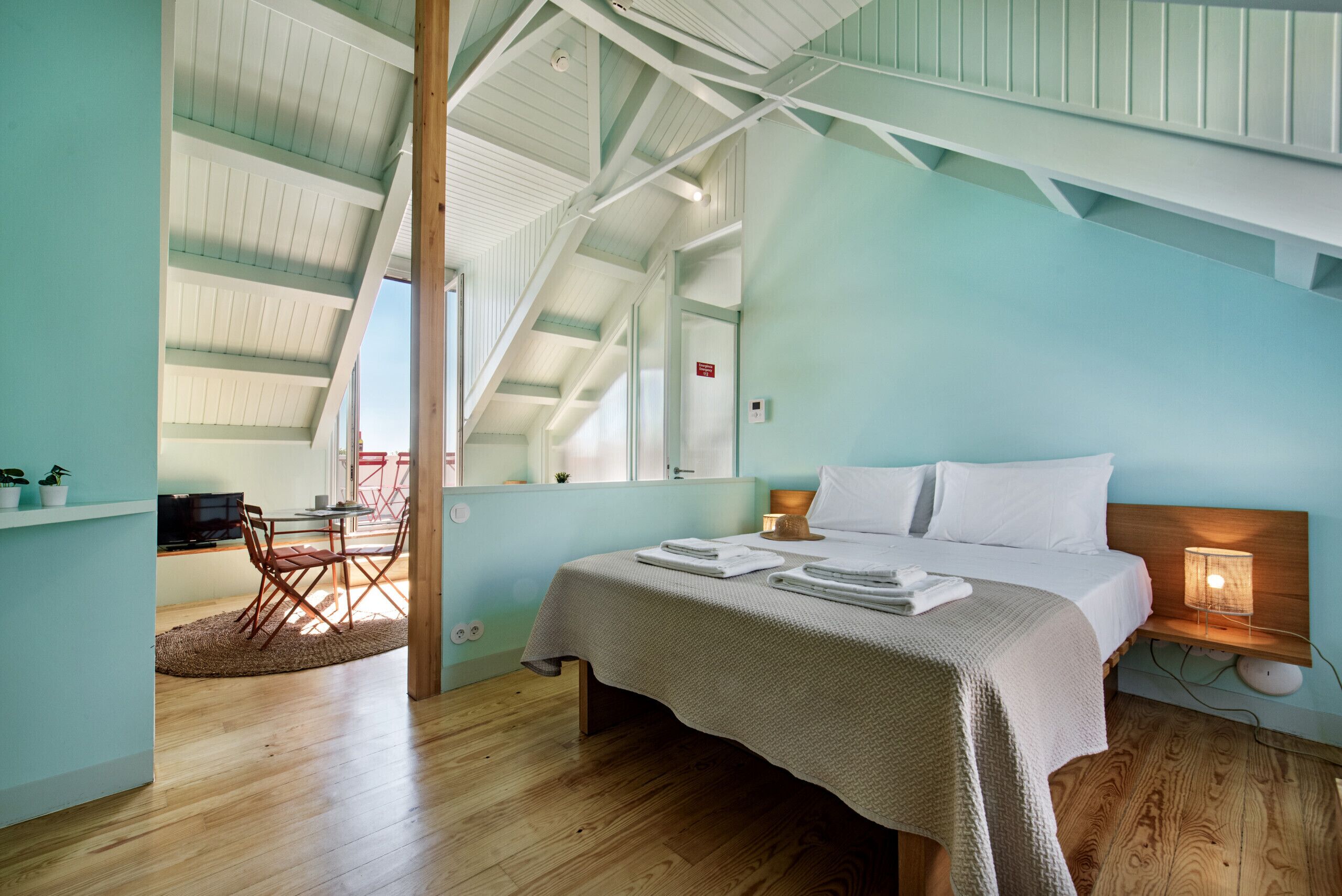 Fer et planche à repasser, Wi-Fi gratuit, draps fournis