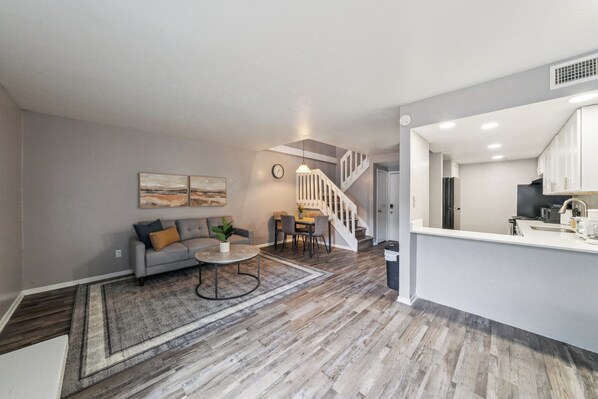 Televisión y oficina 