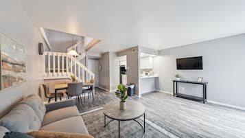 Een televisie en een kantoor