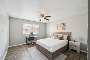 Työpöytä, silitysrauta/-lauta, vauvan matkasänky, ilmainen Wi-Fi