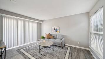 Een televisie en een kantoor