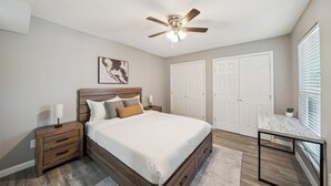 Room - Family-Friendly Furnished Rental (Dallas)