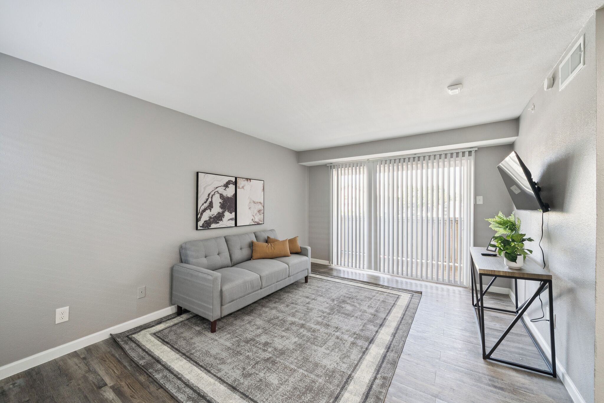 Een televisie en een kantoor