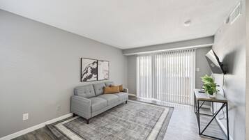 Een televisie en een kantoor