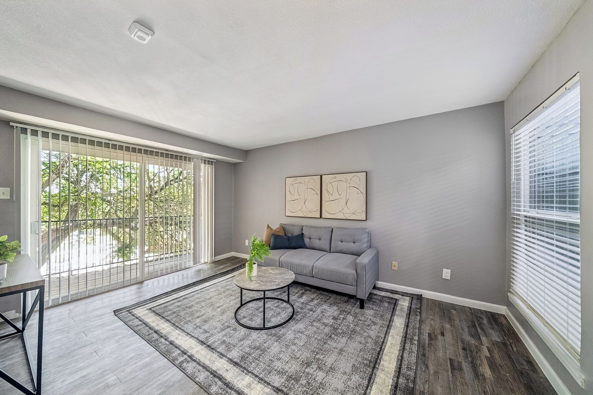 Een televisie en een kantoor