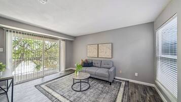 Een televisie en een kantoor