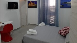 Desk, laptop workspace, iron/ironing board, WiFi (free) - Residenza Cicerone (Agrigento)