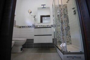 Shower, free toiletries, hair dryer, towels