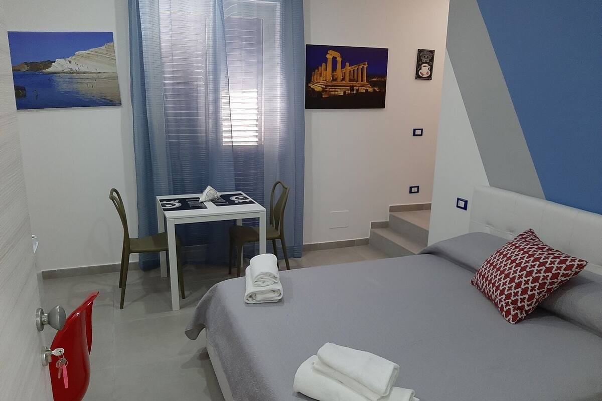 Desk, laptop workspace, iron/ironing board, free WiFi