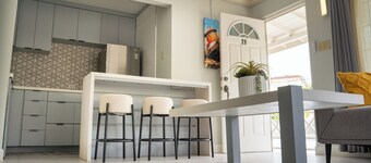 Kingston Skyline Escape - Modern, Gated, Peaceful, Easy Access/Top Attractions