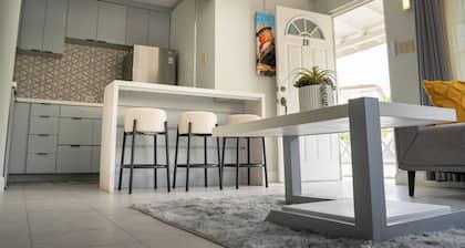 Kingston Skyline Escape - Panoramic City Views + Private Balcony