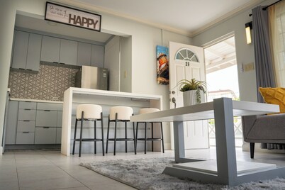 Kingston Skyline Escape - Panoramic City Views + Private Balcony