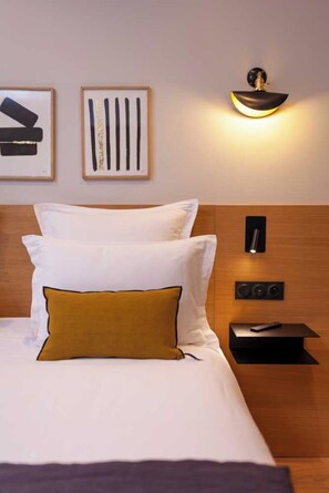 Apartment | 1 bedroom, laptop workspace, bed sheets