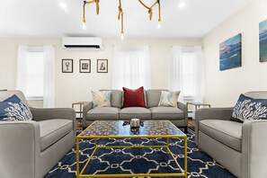 Smart TV, libros, biblioteca de música, estéreo