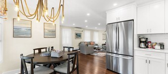 Historic Harbor House, Walk to Beach & Docks