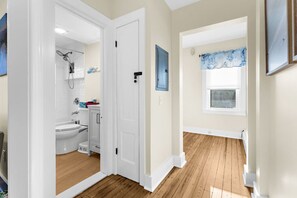 Hair dryer, towels - Historic Harbor House, Walk to Beach & Docks (Stonington)