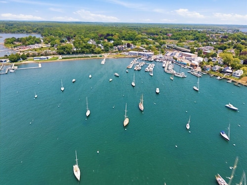 Historic 5BR, Dual Kitchens, Walk to Beach