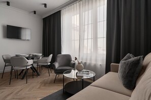 Suite, vistas a la ciudad | Decoración individual, tabla de planchar con plancha, wifi gratis