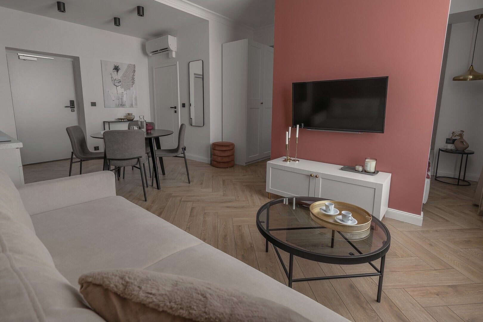 Décoration personnalisée, fer et planche à repasser, Wi-Fi gratuit
