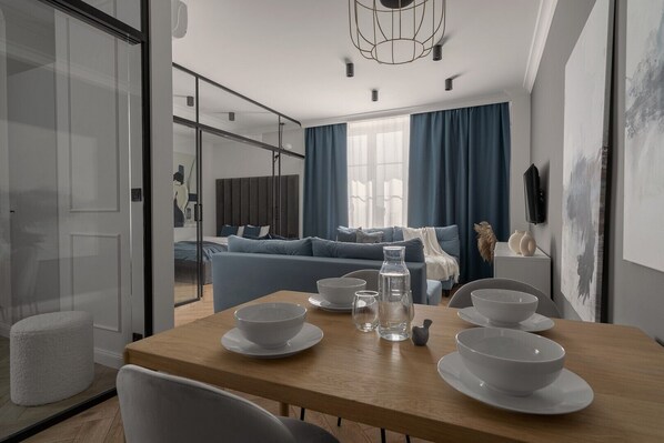 Suite, vista a la ciudad | Decoración personalizada, tabla de planchar con plancha y wifi gratis 