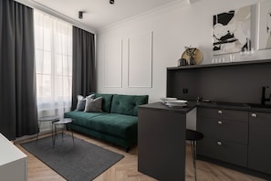 Suite estudio, vista a la ciudad | Decoración personalizada, tabla de planchar con plancha y wifi gratis 