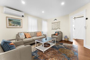 Smart TV, books, stereo