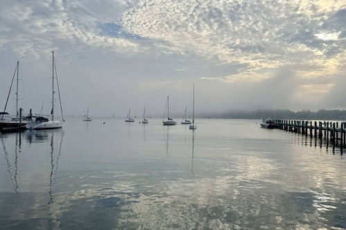 Whaler’s Rest,  2BR Historic Flat in Stonington Borough, Near Mystic Seaport
