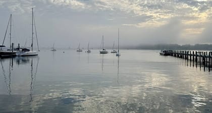 Whaler’s Rest, 2BR Historic Flat in Stonington Borough, Near Mystic Seaport