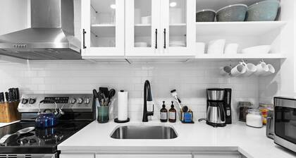 Historic Seafarer’s Stay, Walk to Harbor & Town