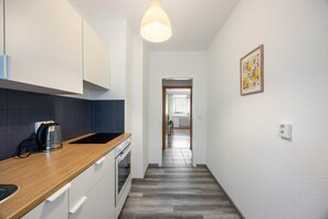 Fridge, oven, stovetop, electric kettle