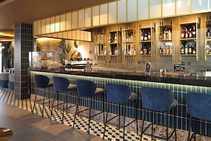 7 bares o lounges, bar en la alberca 