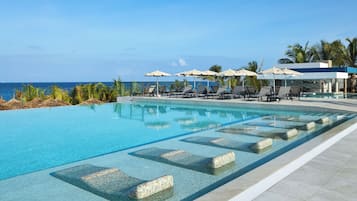 3 outdoor pools, pool umbrellas, sun loungers