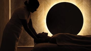 Aromaterapiaa, käsi- ja jalkahoitoja, hierontapalveluita