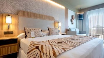 Junior Room, Partial Sea View (Lateral) | Free minibar, in-room safe, iron/ironing board, free WiFi