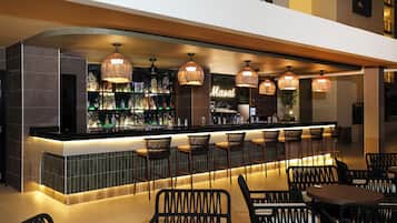 7 bares o lounges, bar en la alberca