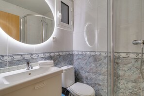 Hair dryer, towels