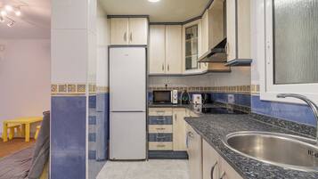 Frigorifero, microonde, forno, macchina per tè/caffè